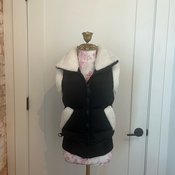 SAM. Jackets & Blazers - NWT SAM. Billie Sherpa Trim Puffer Vest